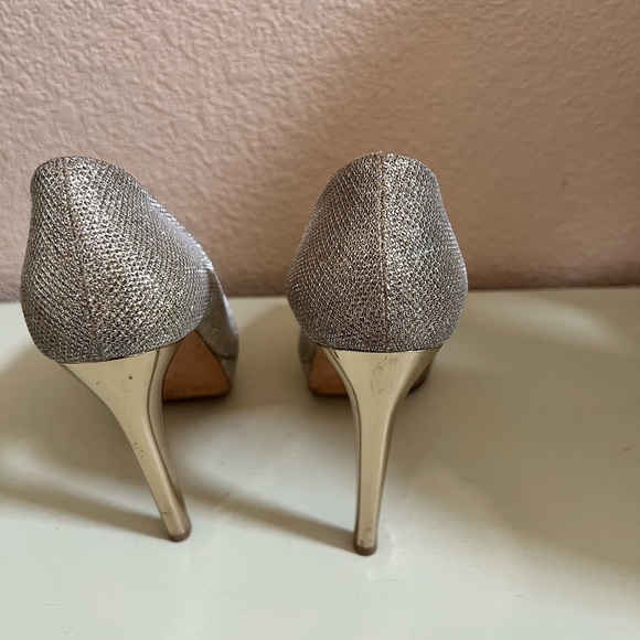 Jimmy Choo gold pumps size 6.5 fits a 6 good condition - Picture 5 of 5